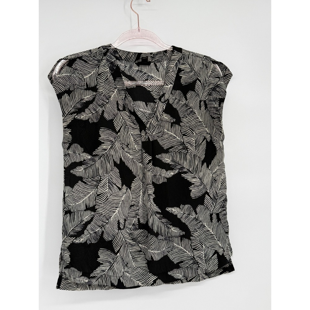 Worthington Black White Leaf Print Sleeveless V Neck Blouse Women's Top Sz S